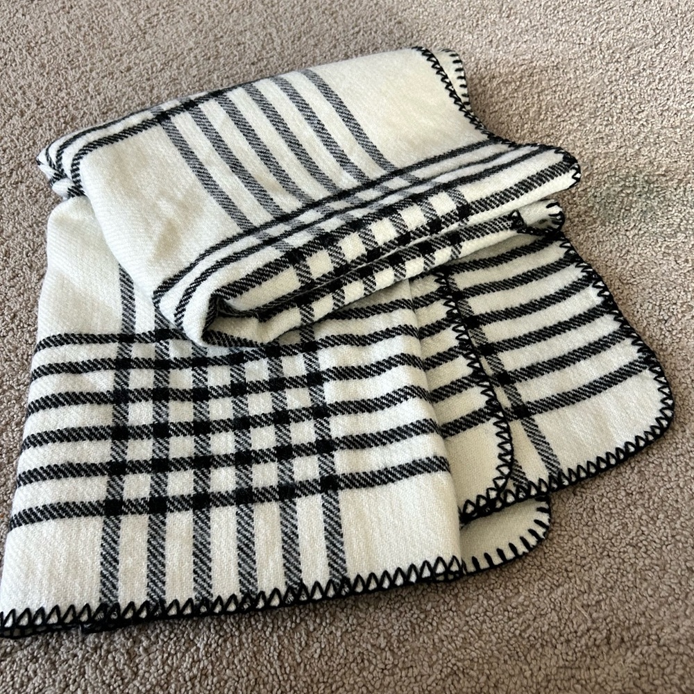 Ann Taylor Woman’s Shawl